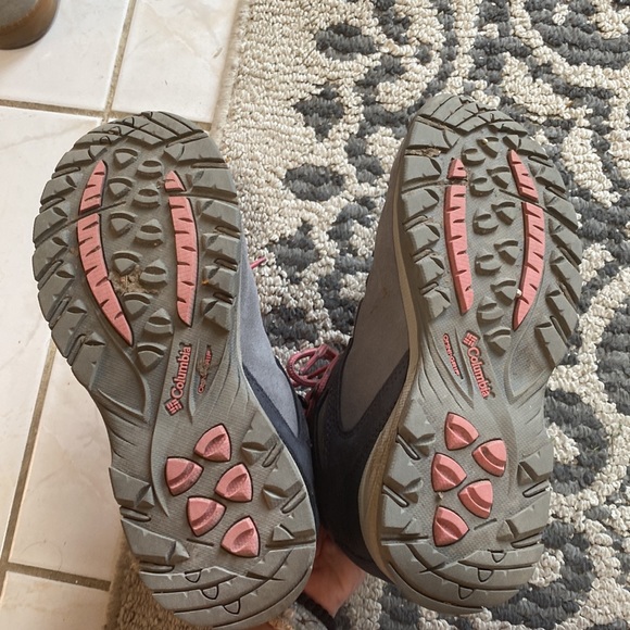 Columbia Hiking Boots - Picture 6 of 7